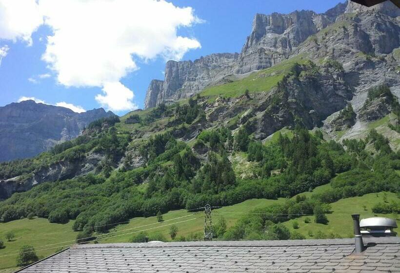 سوییت جونیور با بالکن, Alpenblick Leukerbad Therme