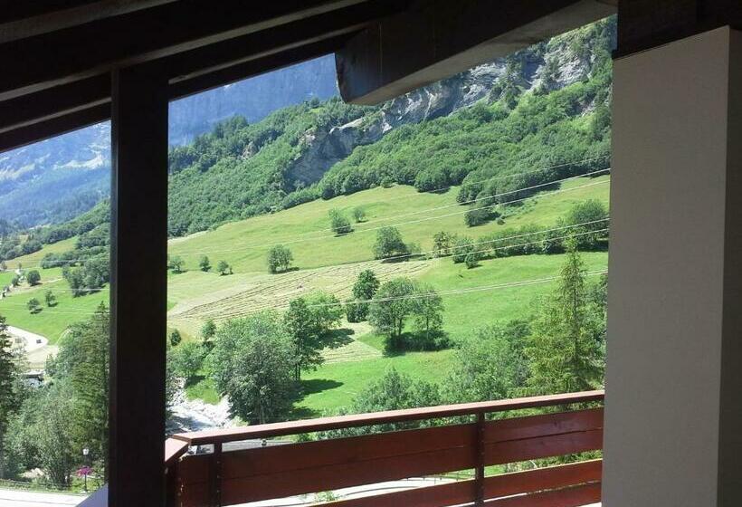 جناح جونيور مزوَّد بشرفة, Alpenblick Leukerbad Therme