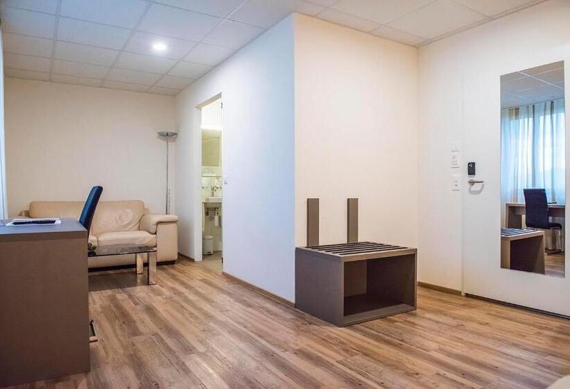 سوییت جونیور, Am Kreisel Self Check In By Smart Hotels