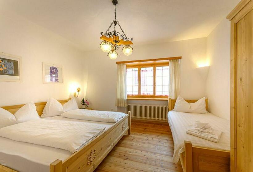 Chambre Triple Classique, Centrale, Typically Swiss