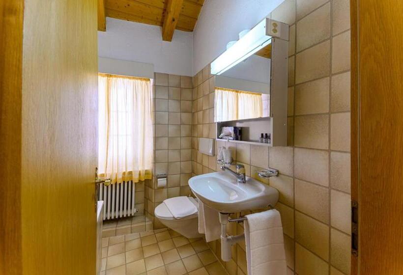 Chambre Triple Classique, Centrale, Typically Swiss