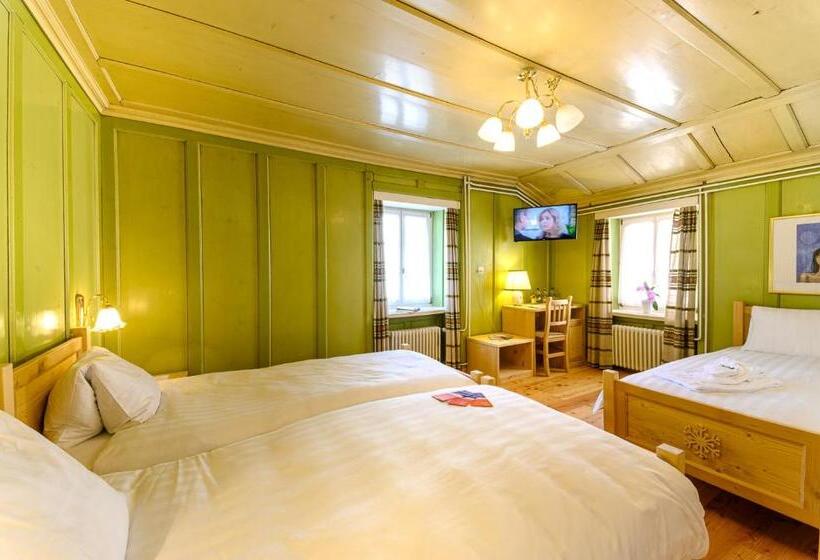 Chambre Triple Classique, Centrale, Typically Swiss