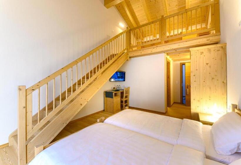 Chambre Familiale Supérieure, Centrale, Typically Swiss