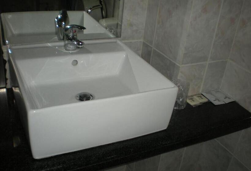 سوئیت با بالکن, Dom Joao Iv