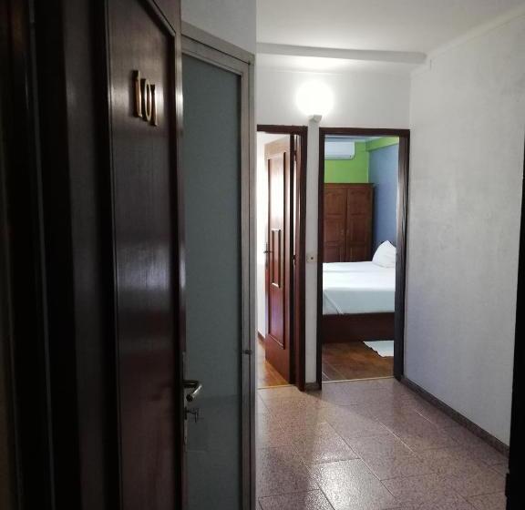 سوئیت با بالکن, Dom Joao Iv