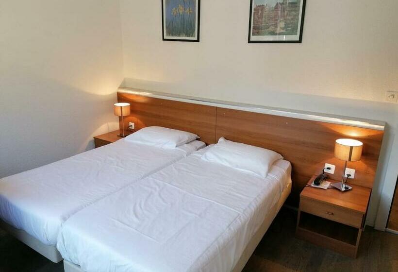 Standard Værelse, Gamper