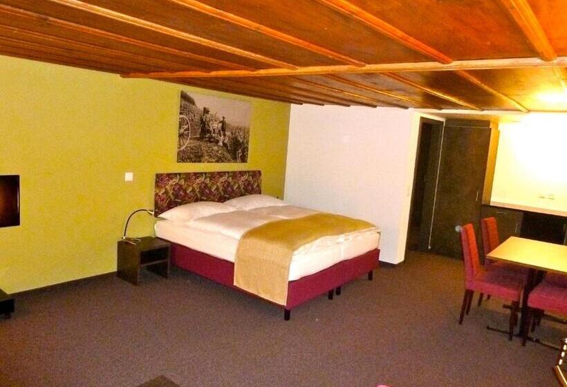 スーペリアスタジオ, Gasthaus Sternen