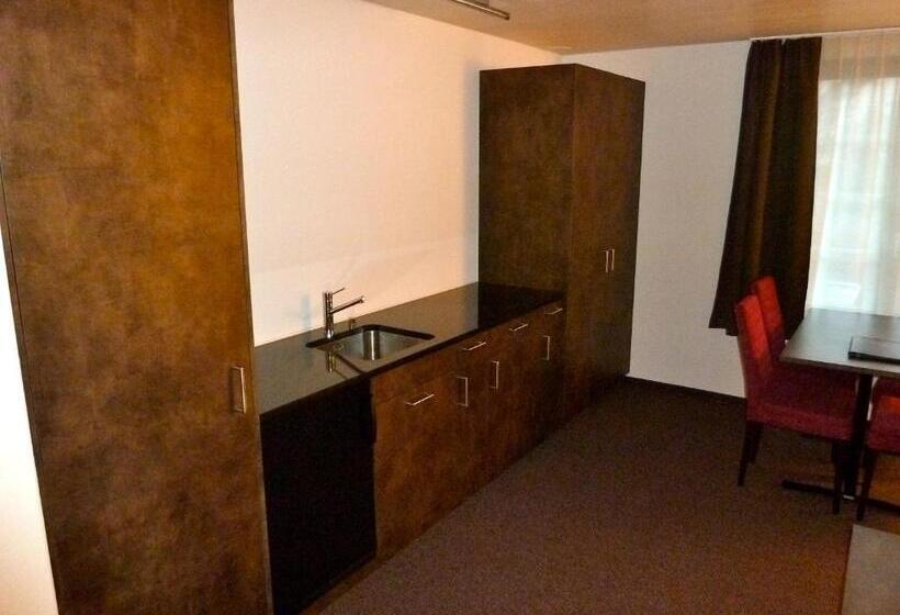 デラックススタジオ, Gasthaus Sternen