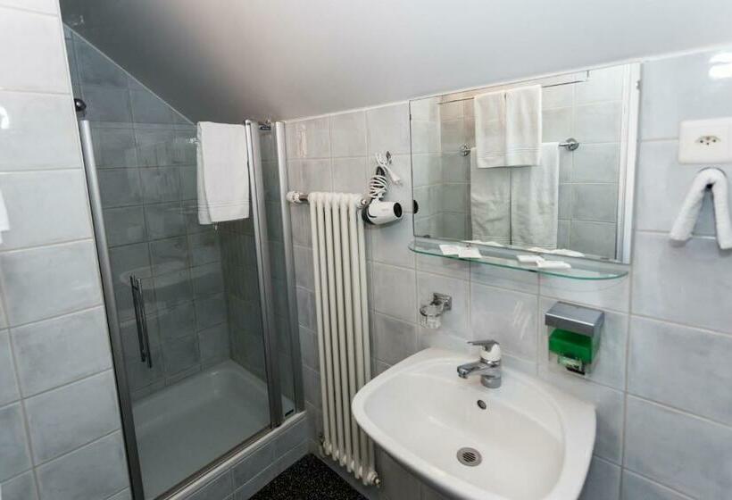 חדר סטנדרט לארבעה, Landhaus