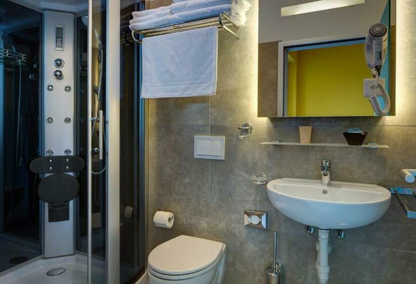 غرفة كلاسيكية فردية, Liberty Self Check In