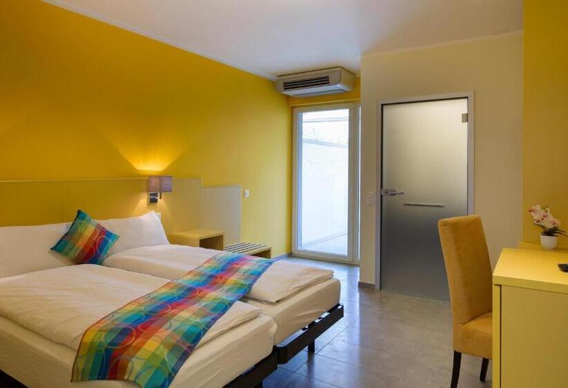 غرفة كومفورت, Liberty Self Check In