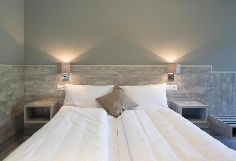 غرفة كومفورت, Liberty Self Check In