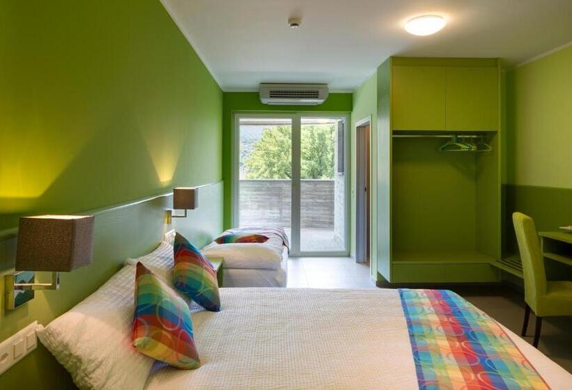 غرفة قياسية ثلاثية مزودة بشرفة, Liberty Self Check In