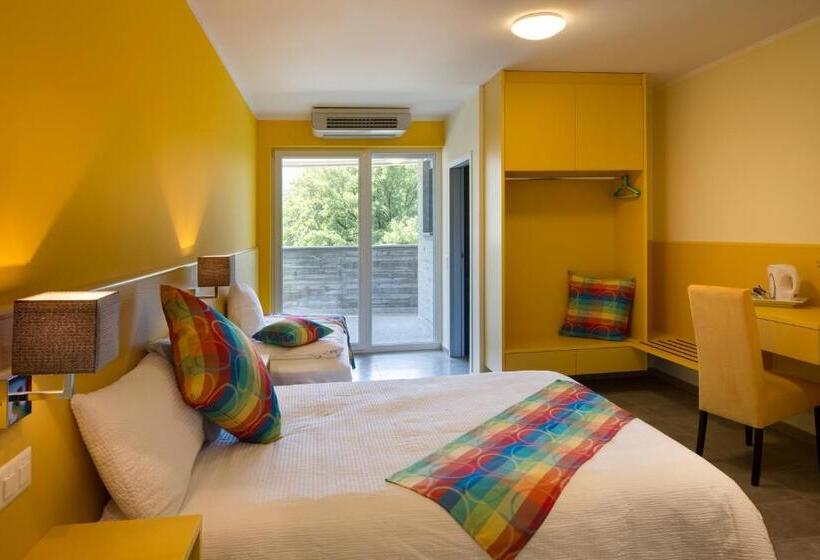 غرفة قياسية ثلاثية مزودة بشرفة, Liberty Self Check In