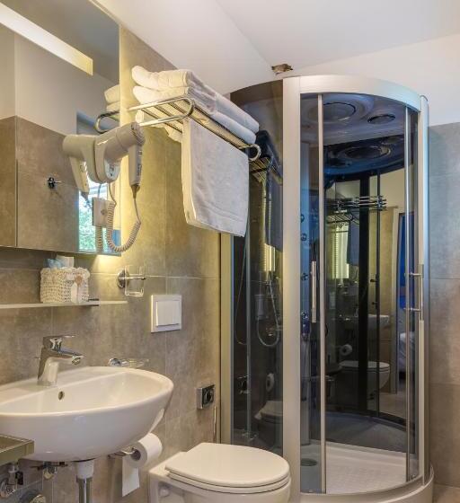 جناح جونيور, Liberty Self Check In