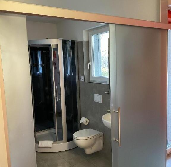 غرفة كلاسيكية فردية, Liberty Self Check In