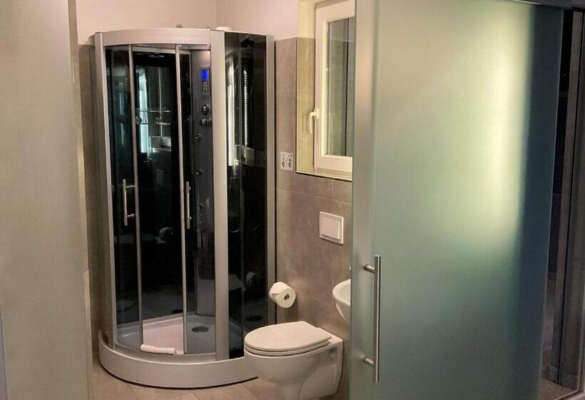 غرفة كومفورت, Liberty Self Check In