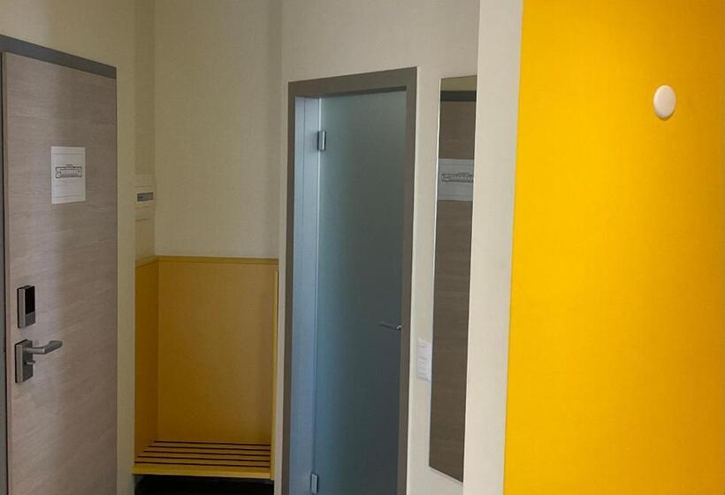 غرفة بريميوم رباعية, Liberty Self Check In