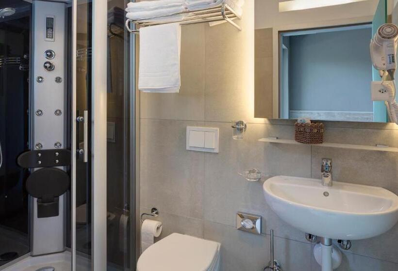 غرفة بريميوم رباعية, Liberty Self Check In