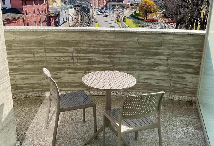 جناح جونيور, Liberty Self Check In