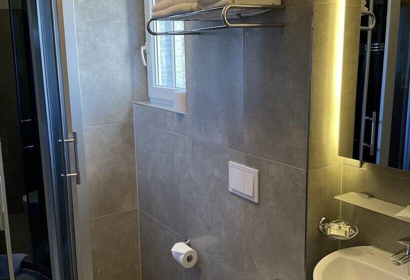 غرفة بريميوم رباعية, Liberty Self Check In