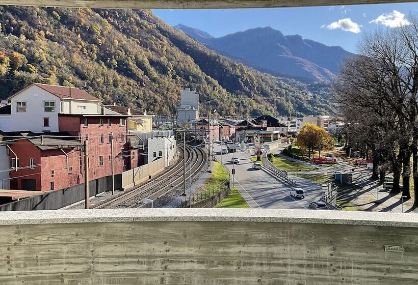 جناح جونيور, Liberty Self Check In