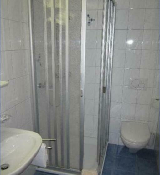 חדר משפחתי, Montana