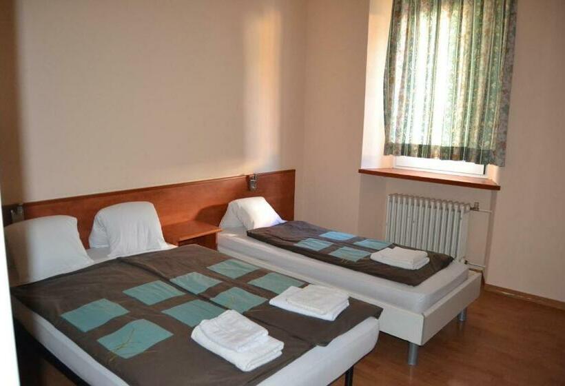 غرفة قياسية ثلاثية, Osteria Leon D Or