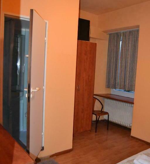 غرفة قياسية فردية, Osteria Leon D Or