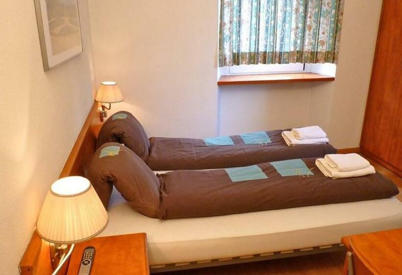 غرفة قياسية, Osteria Leon D Or