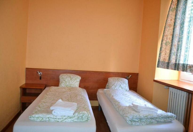 غرفة قياسية, Osteria Leon D Or