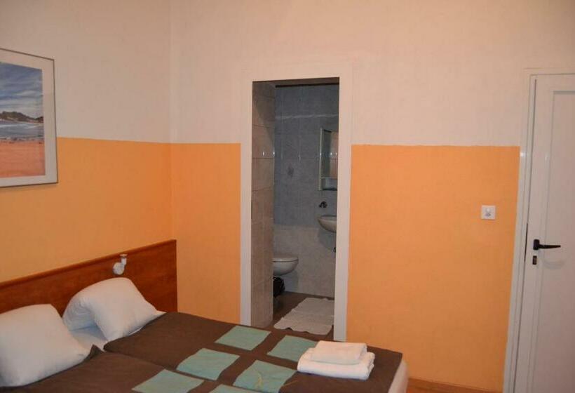 غرفة قياسية, Osteria Leon D Or