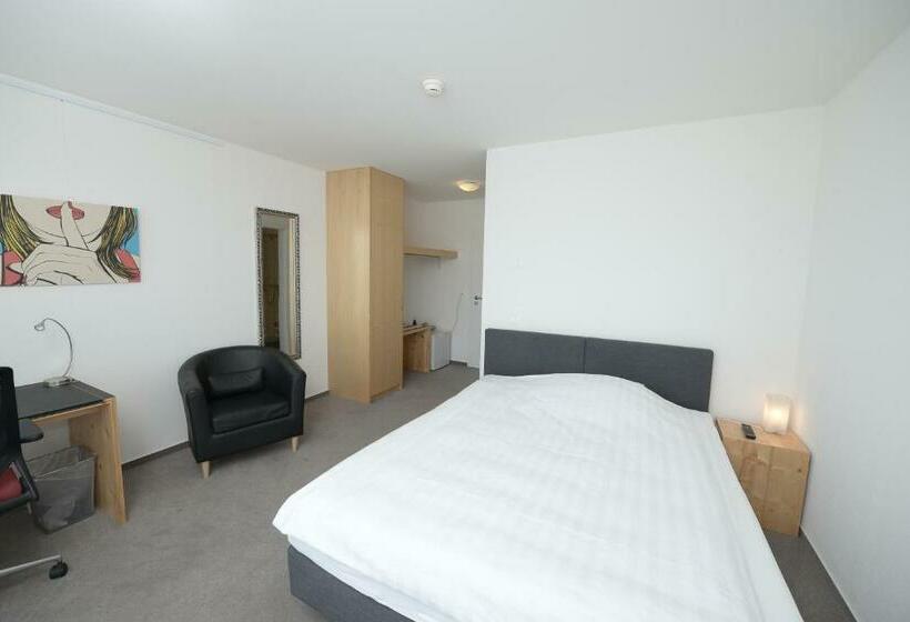 标准间, Q.c.m. Campus