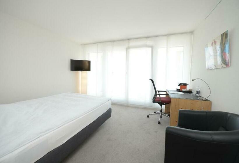 标准间, Q.c.m. Campus