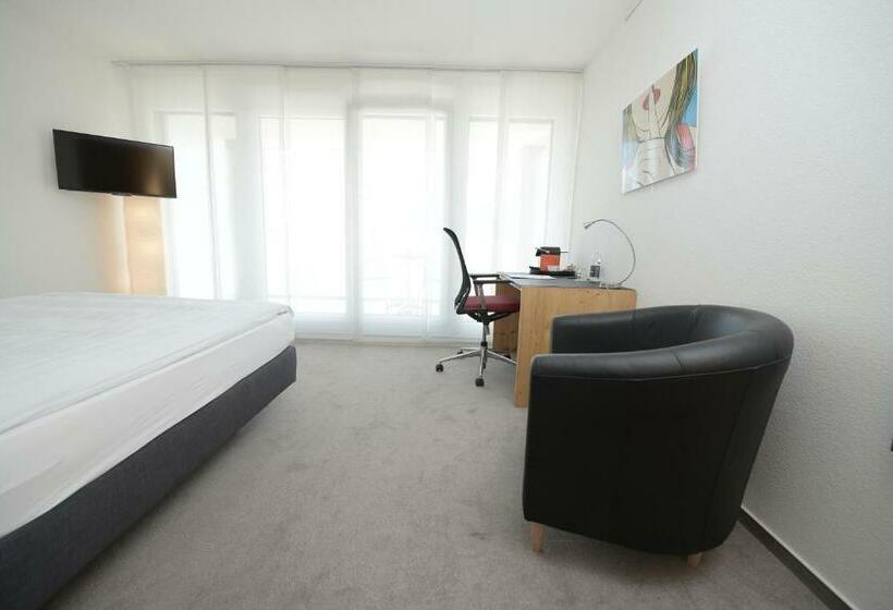 标准间, Q.c.m. Campus