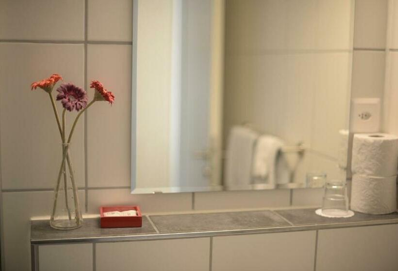 标准间, Q.c.m. Campus