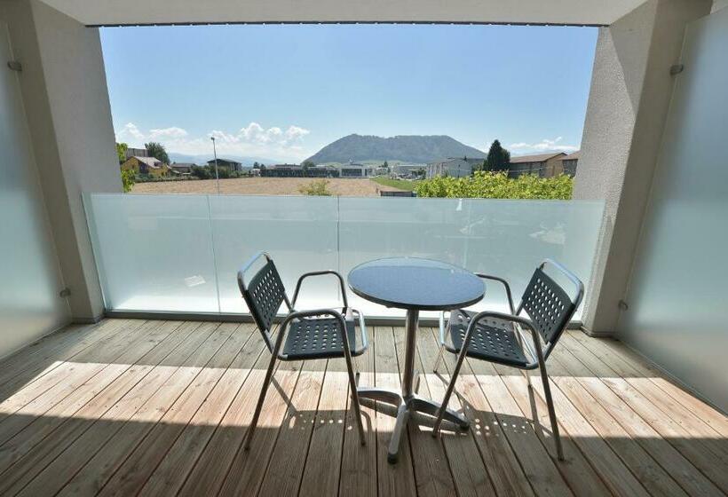 标准间, Q.c.m. Campus