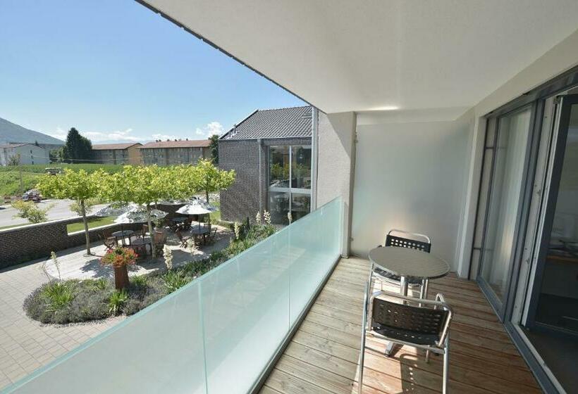 标准间, Q.c.m. Campus