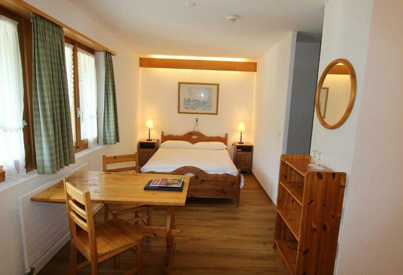 غرفة كومفورت, Roc Et Neige