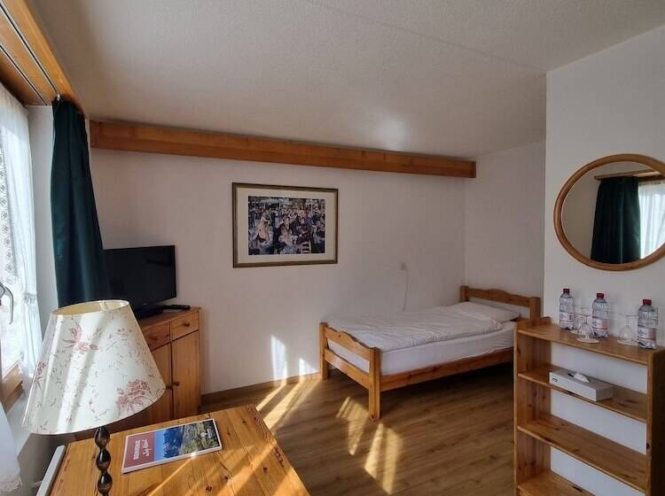 غرفة قياسية ثلاثية, Roc Et Neige