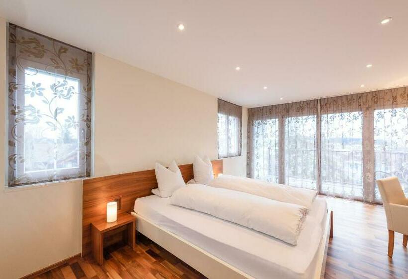 バルコニー付きスタンダードルーム, Rössli