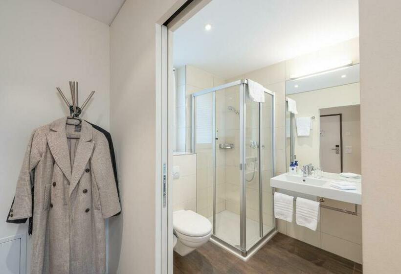 バルコニー付きスタンダードルーム, Rössli