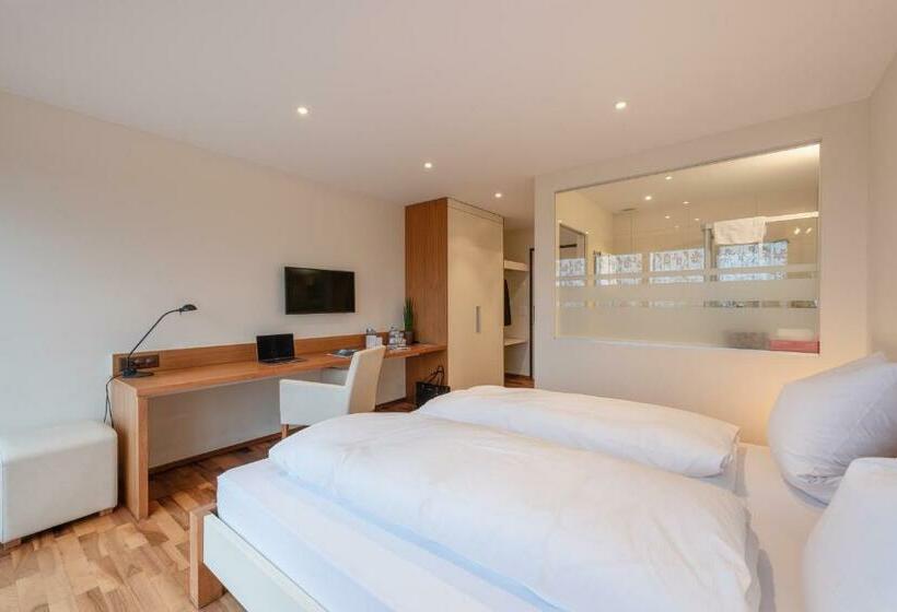 バルコニー付きスタンダードルーム, Rössli