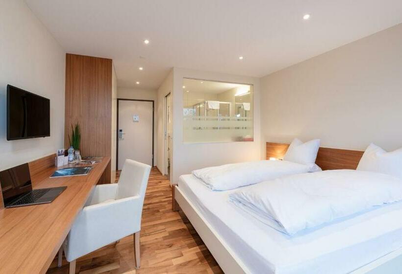 バルコニー付きスタンダードルーム, Rössli