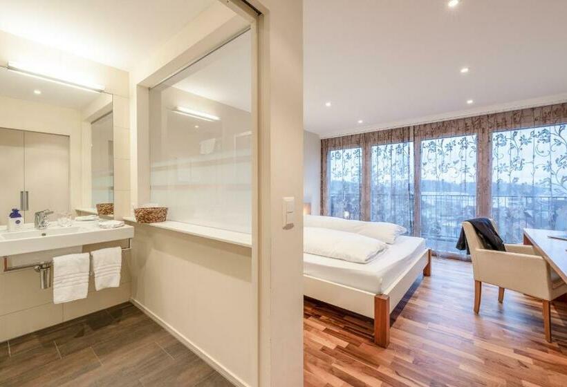 バルコニー付きスタンダードルーム, Rössli