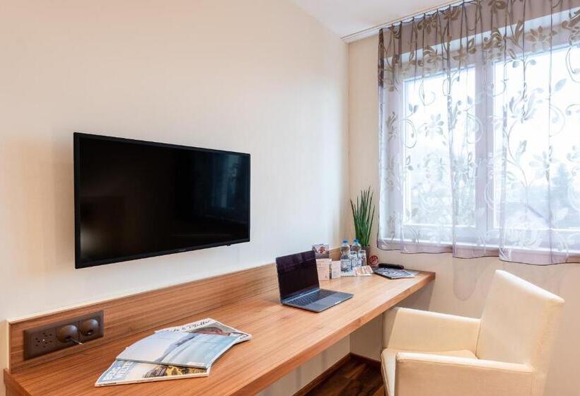 スタンダードルーム, Rössli