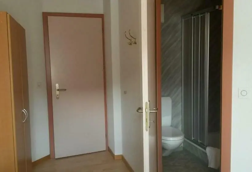 スタンダードシングルルーム, Rätia
