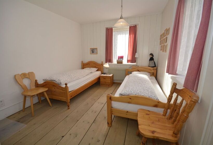 חדר מוזל מקלחת משותפת, Schöntal