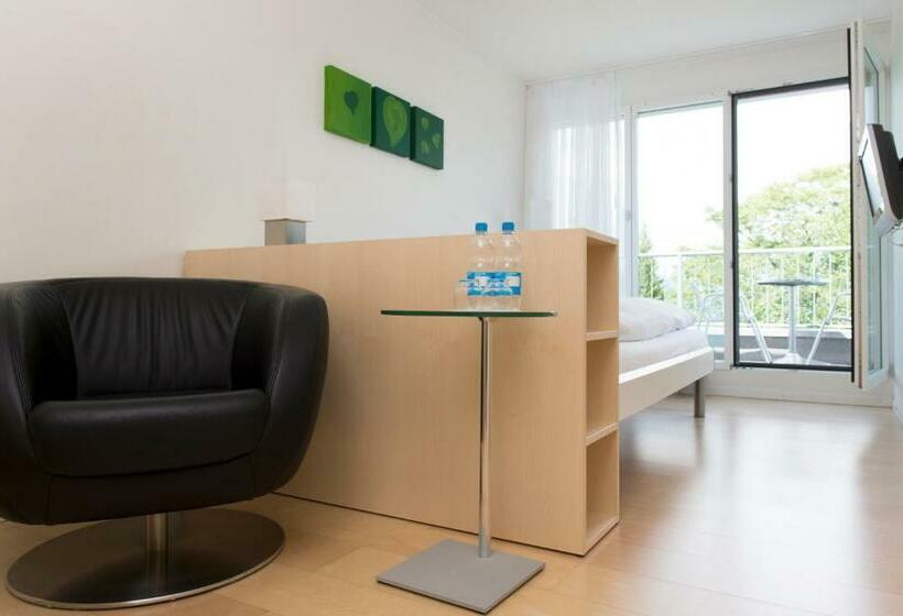 标准单人间, Seaside