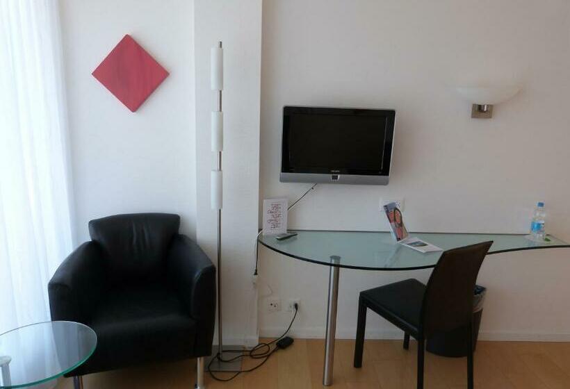 标准单人间, Seaside